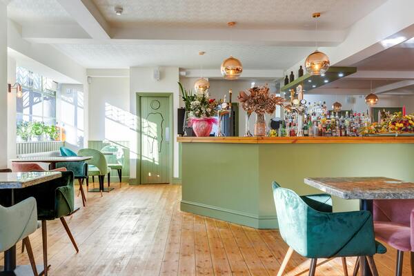 Bar & Lounge